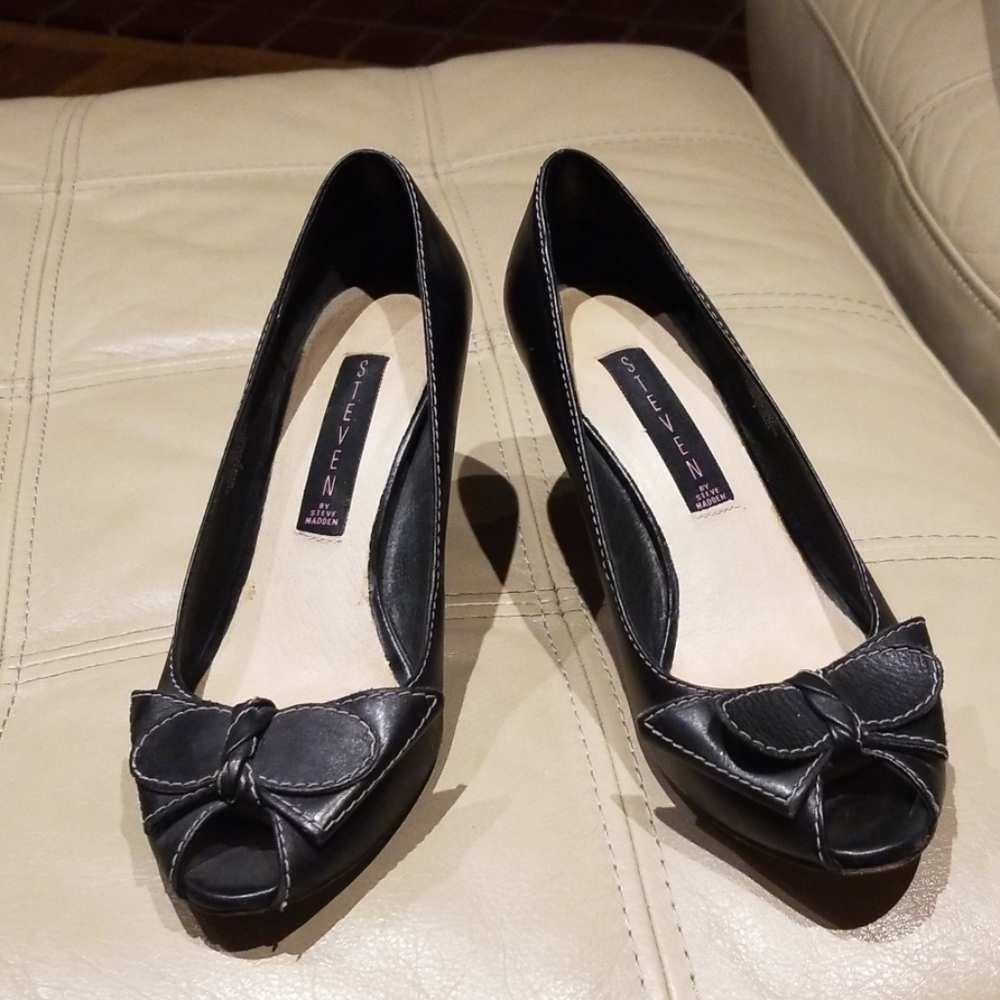 STEVEN by Steve Madden black peeptoe pump